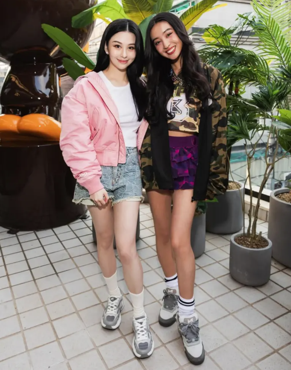 沈月(左)和木村光希(右)都有一雙美腿。(翻攝自IG)