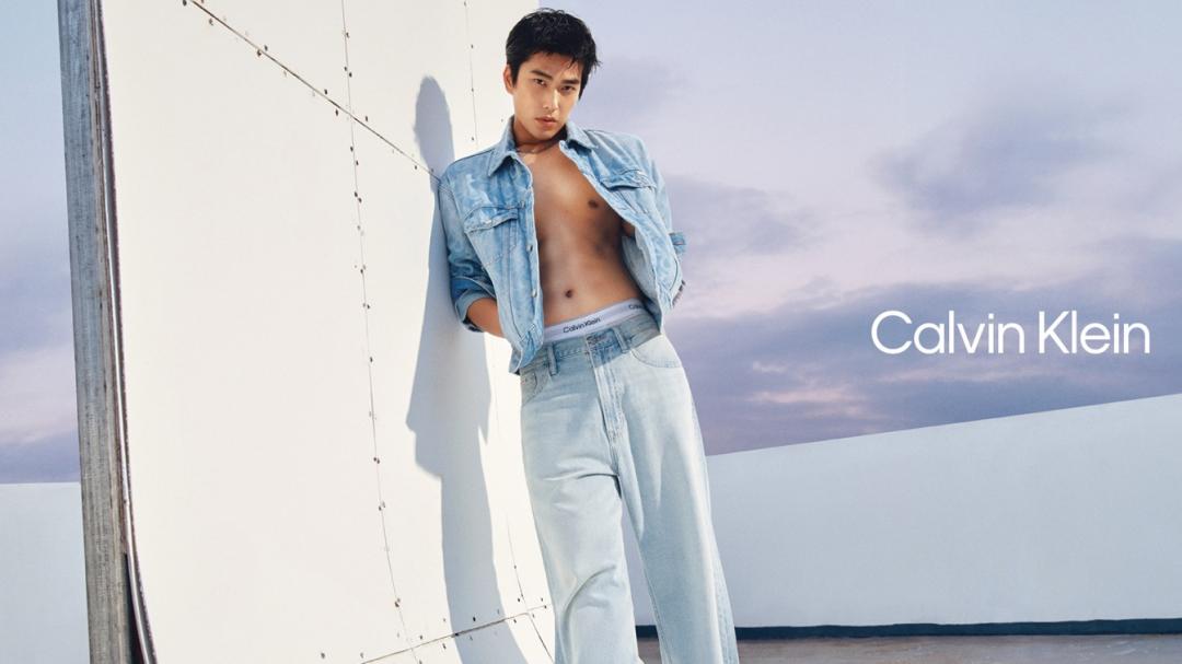 另一張「上空辣照」也很撩人。