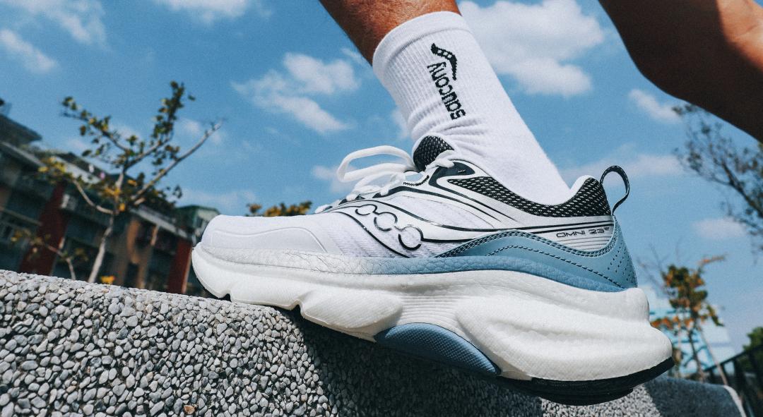索康尼127年跑鞋王者不敗！OMNI 23 ST超強穩定支撐瞄準低足弓跑迷