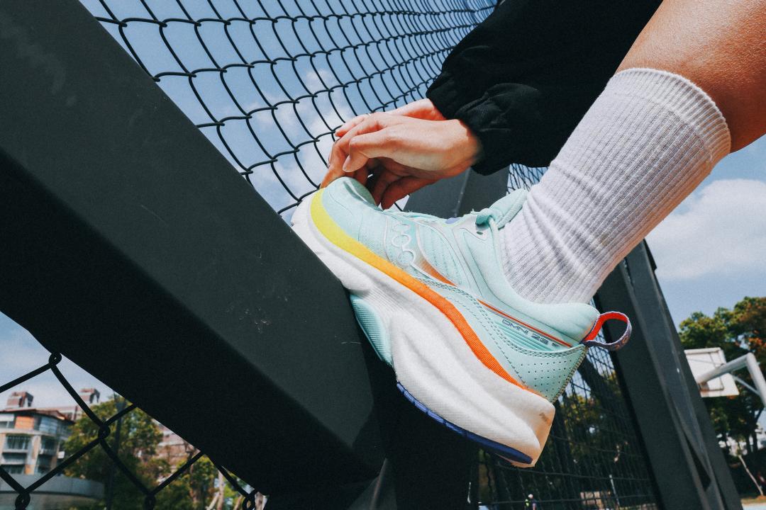 超穩定結構卻能做到最大輕量化，男鞋約落在277g、女鞋則約落在254g左右。