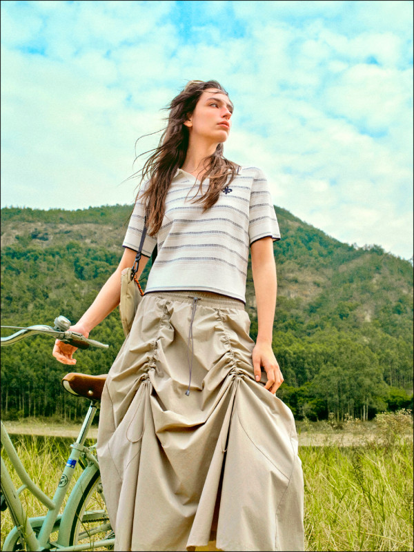 Utility機能服飾系列梭織中長裙，2,790元。