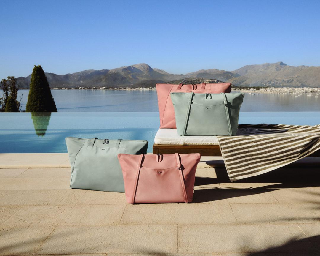 Voyageur系列Valetta中型托特包（NT$18,800）、Q Tote托特包（NT$11,600）。