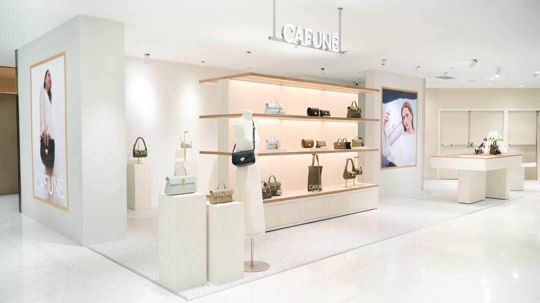 小眾包品牌CAFUNÉ再度登台，即日起至6月30日在東區SOGO忠孝館登場。快閃店特別推出購買任兩件正價包款可現折抵新台幣500元優惠，加入官方Line也更可領500元現金劵折扣。
