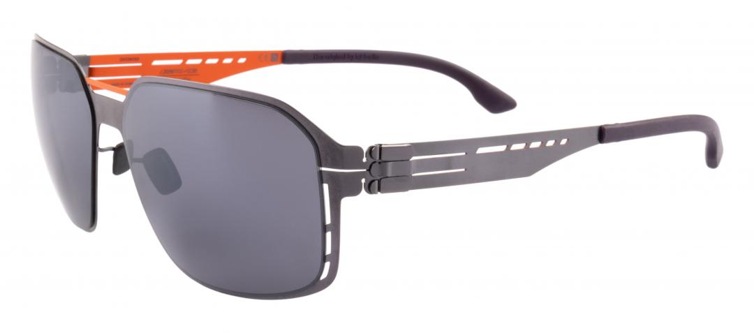 Mercedes-Benz聯名系列AMG－17 ，售價NT$24,900元。