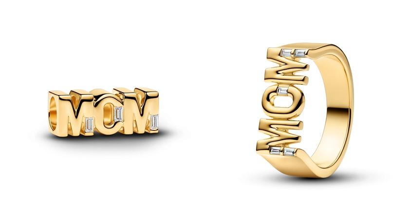 MOM字母串飾2,280元、MOM字母圖章戒指4,680元。