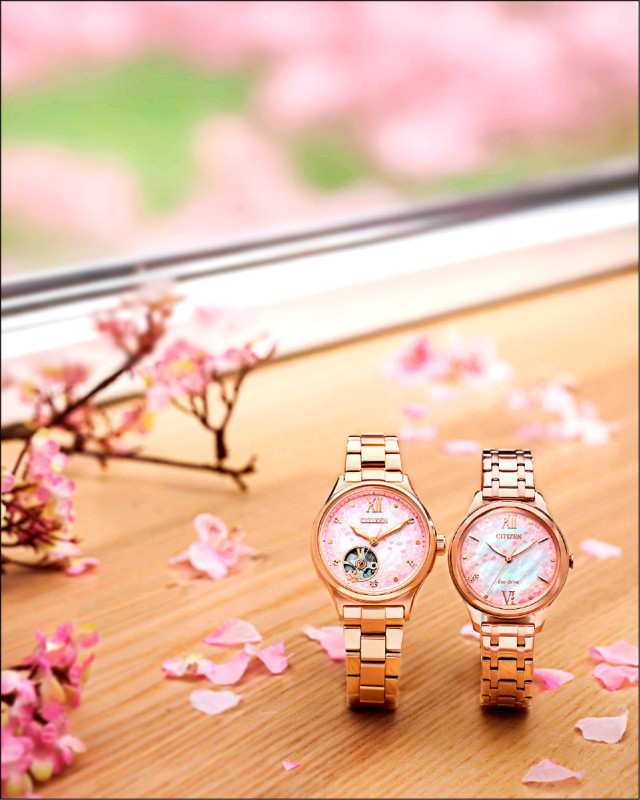 以日本櫻花為靈感的LADY’S系列，PC1017-96W錶款19,800元（圖左）、EM0508-98W錶款10,800元（圖右）。
