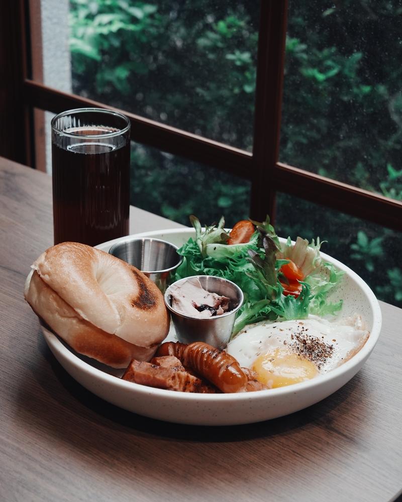 以貝果為核心的碳水補給，結合在地食材風味。（DOU’PACE”提供）