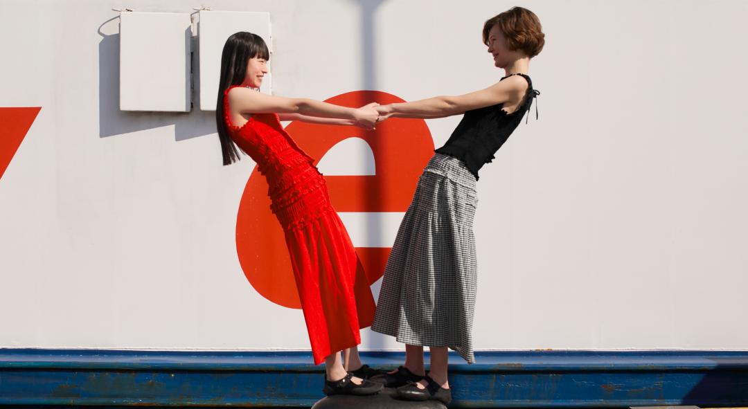 丹麥小眾仙女牌Cecilie Bahnsen近年迅速竄紅，成為各大品牌爭相邀約的合作對象。