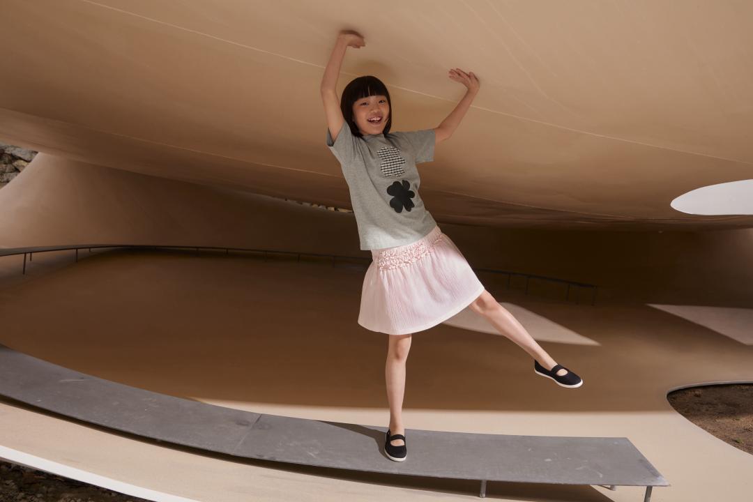 延續女裝設計風格，迷你版的童裝造型，穿在寶貝身上加倍可愛。