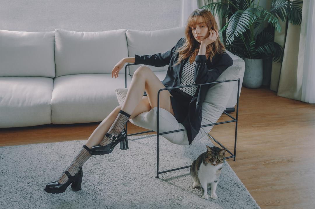 DIANA復古開邊珠造型瑪麗珍粗跟鞋，售價NT$2,980元。