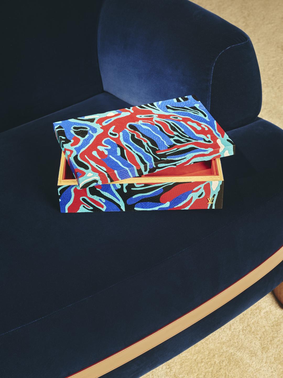 Louis Vuitton Jungle Box，由皮革鑲嵌工藝打造，透過手工切割與拼接呈現豐富紋理。