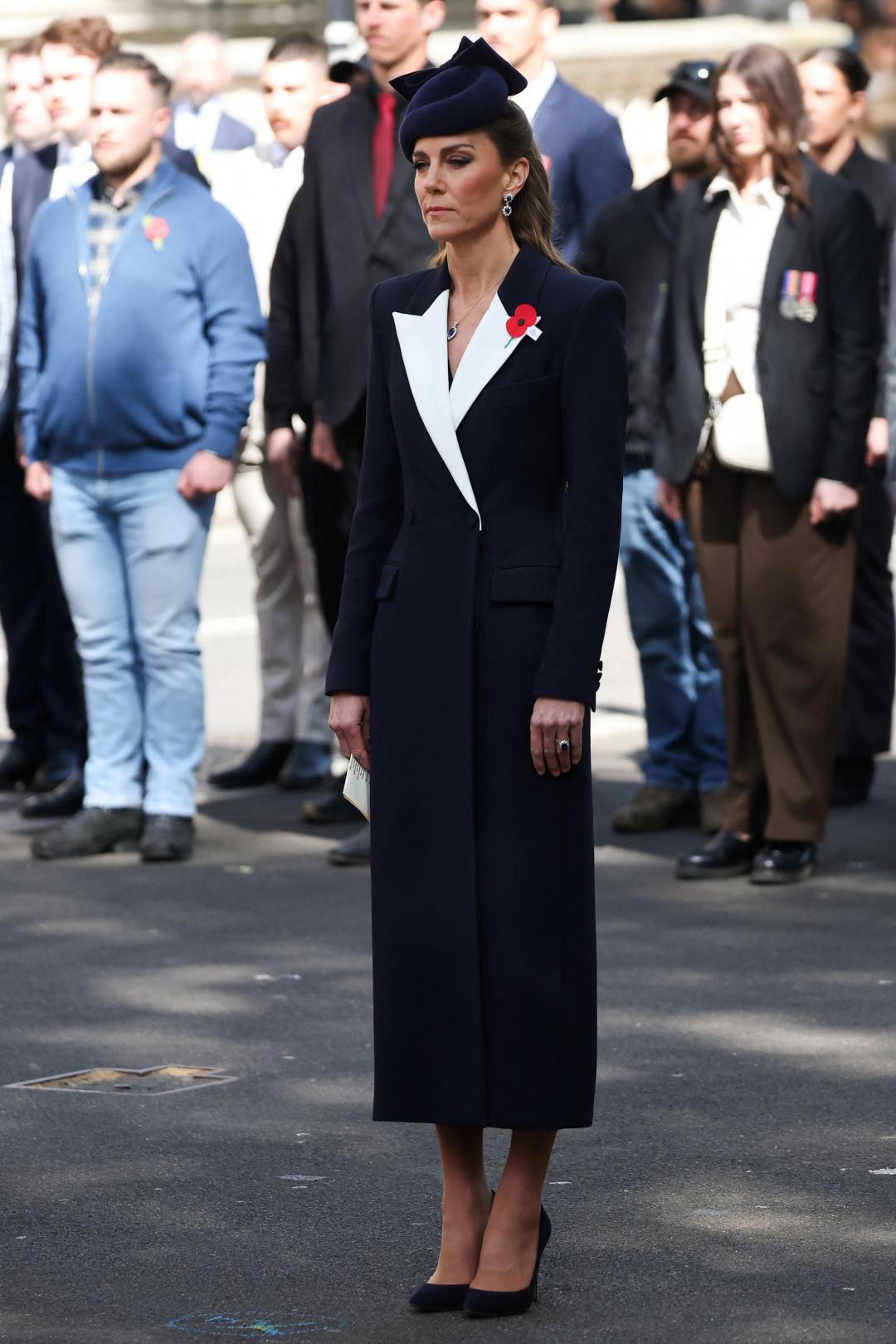 凱特王妃出席活動，複製30年前黛安娜王妃的造型。(路透)
