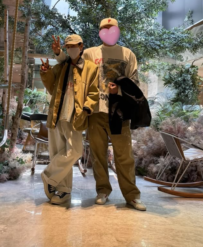 孫藝真和玄彬私服穿搭走輕鬆休風格。