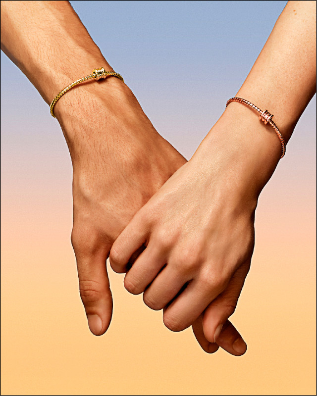 BVLGARI B.zero1黃金（圖左）、玫瑰金（圖右）手環。