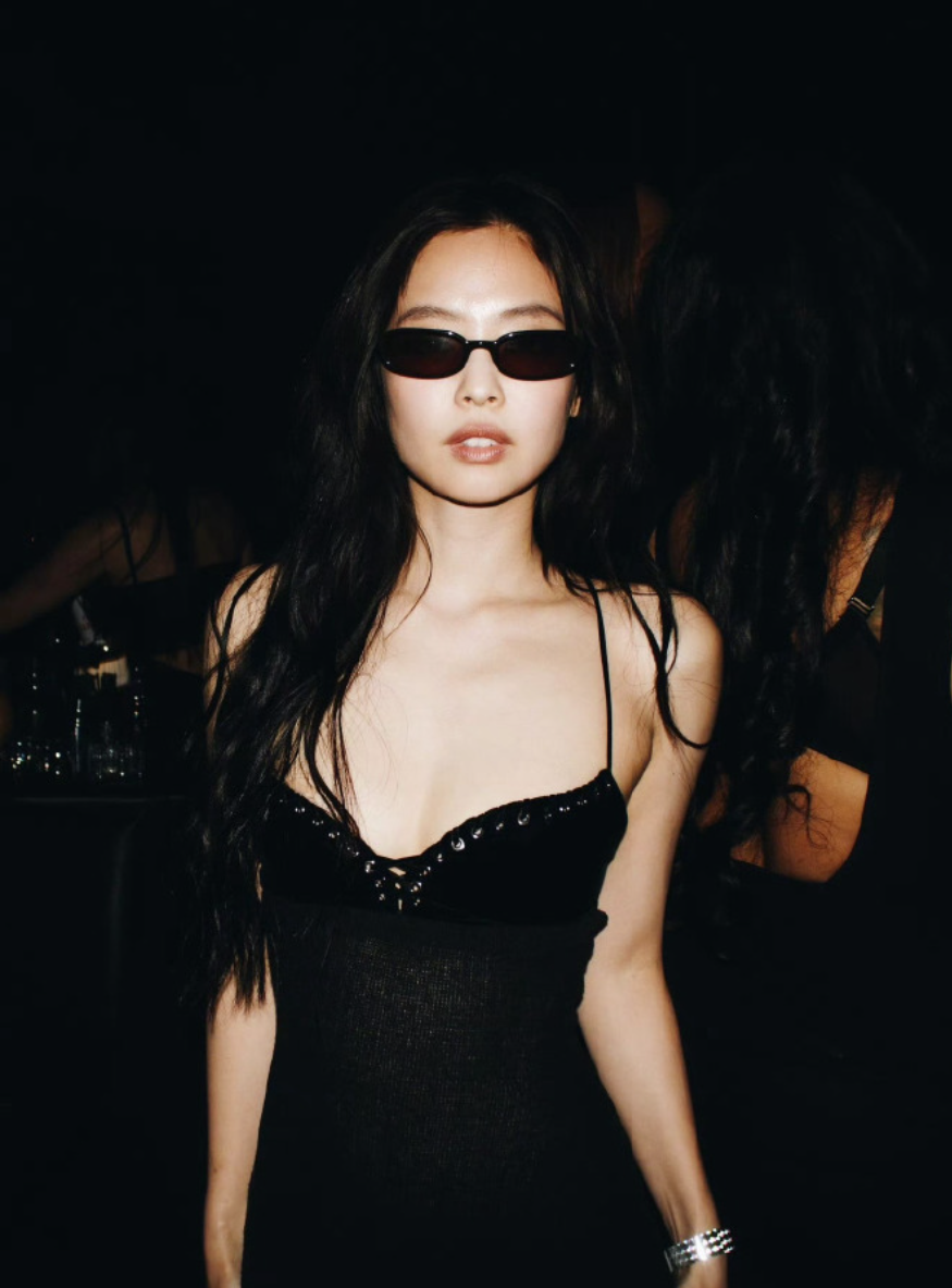 Jennie的火辣造型讓外媒也驚豔。(翻攝自Weibo)