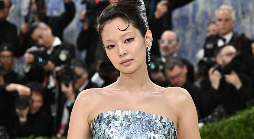 時尚奧斯卡》Jennie化身美人魚神級曲線現形！540小時手工戰袍美瘋全場