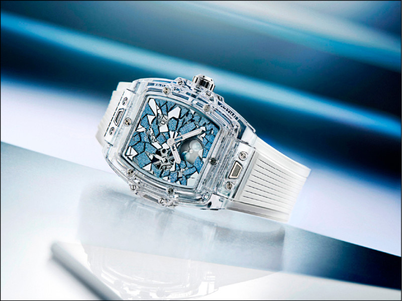 Hublot Spirit of Big Bang Impact藍寶石鋨晶體月相腕錶，搭載HUB1770自動上鍊鏤空月相機芯，拋光藍寶石水晶錶殼，錶徑42mm，防水深度50米，全球限量30只，各3,387,000元。