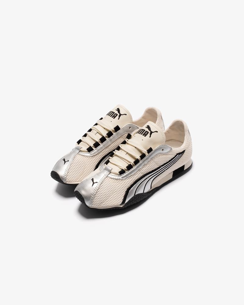 PUMA H-STREET#隨型鞋「銀光白」配色，設計靈感源自田徑釘鞋，2,980元。（PUMA提供）