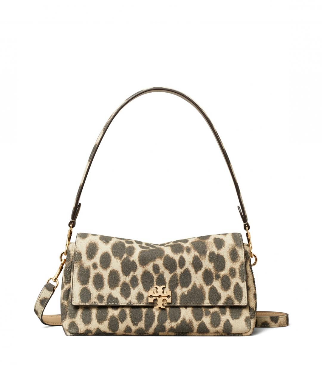 TORY BURCH Charlie小型麂皮肩背包，21,500元。