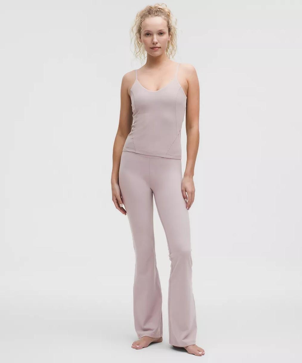 lululemon Groove Nulu超高腰喇叭長褲常規款，3,480元。