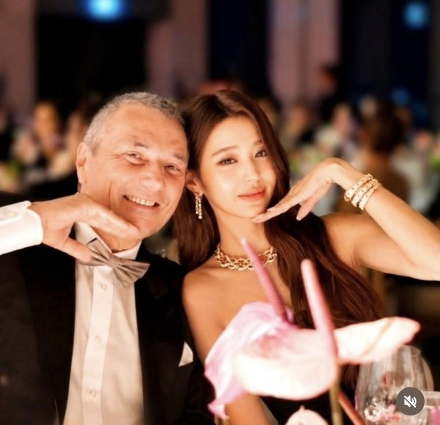 張員瑛與尚克裏斯多夫巴賓先生。（翻攝自instagram）