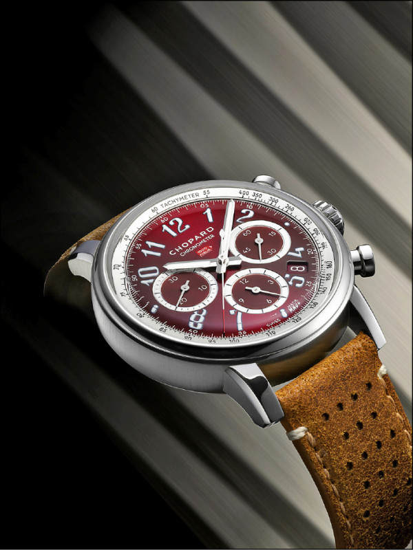 Chopard Mille Miglia「Rosso Amarena」櫻桃紅計時腕錶，錶徑40.5mm， 369,000元。