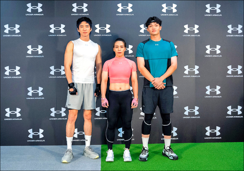 （左起）傅孟柏、郭婞淳、王博玄搶先穿上UNDER ARMOUR全新HEATGEAR ELITE系列緊身衣，感受如「第二層肌膚」般的流暢肢體靈活度。