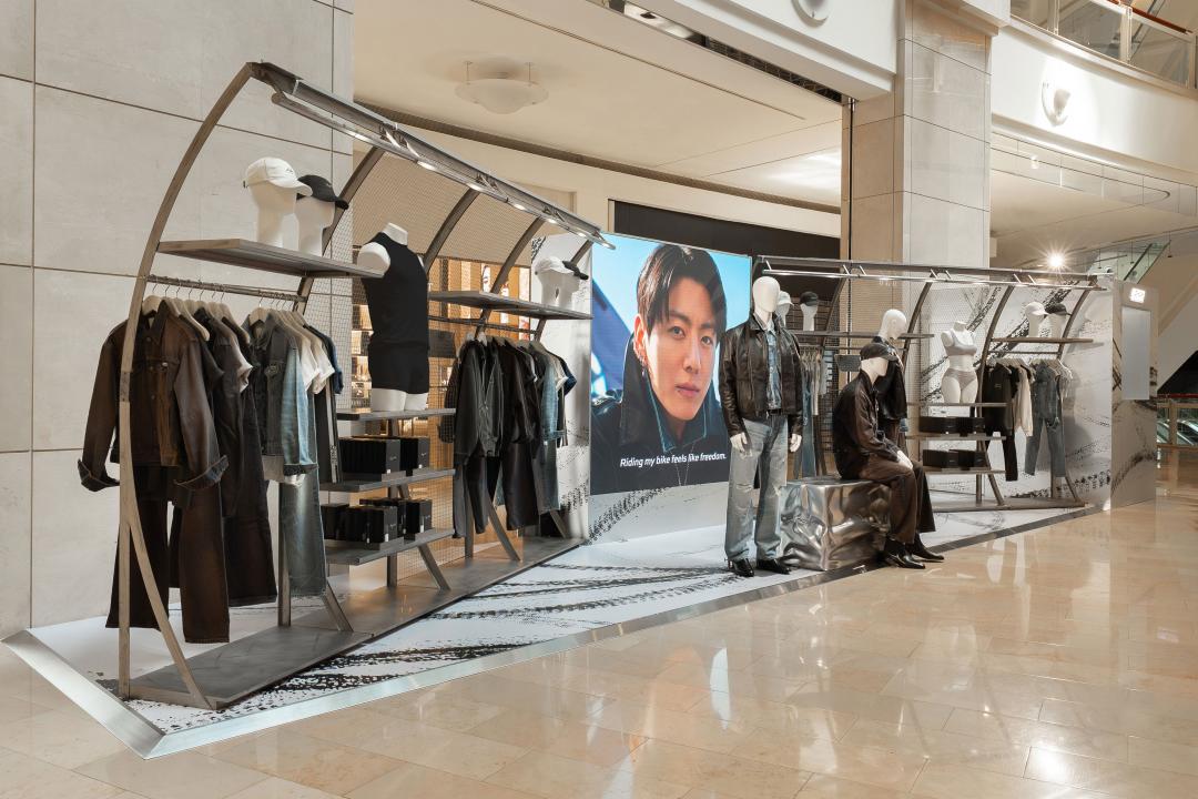 台北101期間限定快閃店，擁有完整的「Jung Kook for Calvin Klein」系列單品。