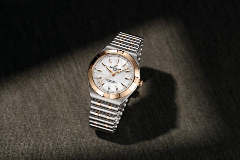 Chronomat Automatic 36毫米自動腕錶，白色珍珠母貝錶盤，搭載百年靈10型自動上鍊機芯，精鋼與18K紅金，實驗室培育鑽石時標，防水深度100米，345,000元。（Breitling提供）