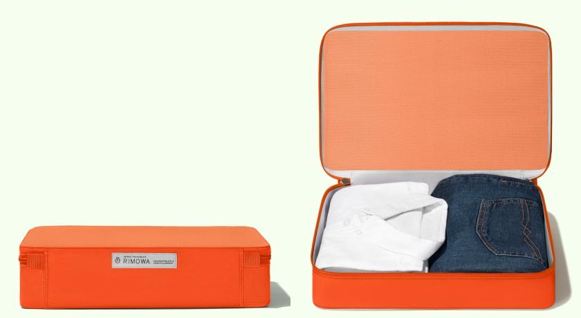 Travel Accessories系列亮橙色收納包：小型（NT$3,800）、中型（NT$4,200）、大型（NT$4,600）。 