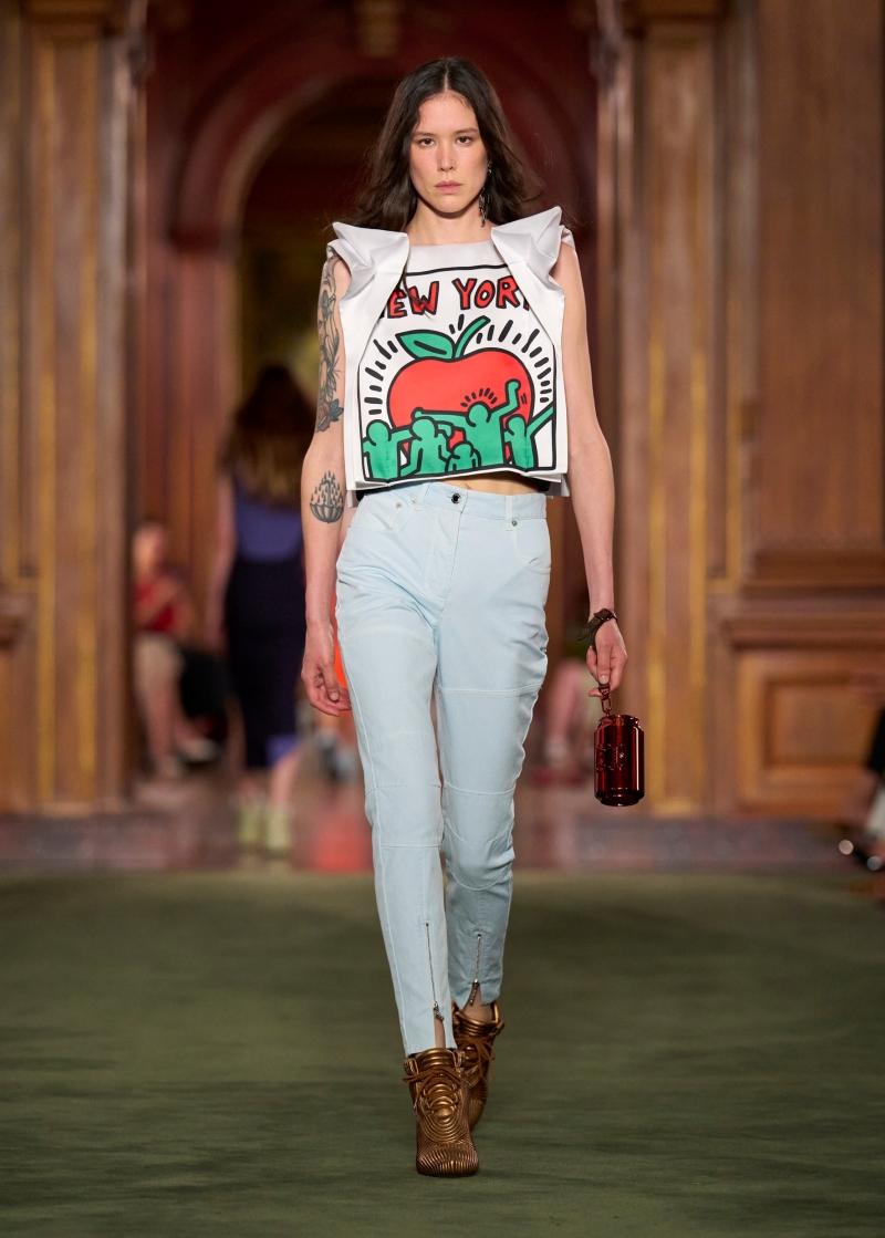 Keith Haring筆下的紐約圖像成為路易威登2027早春女裝系列亮點。（Louis Vuitton提供）