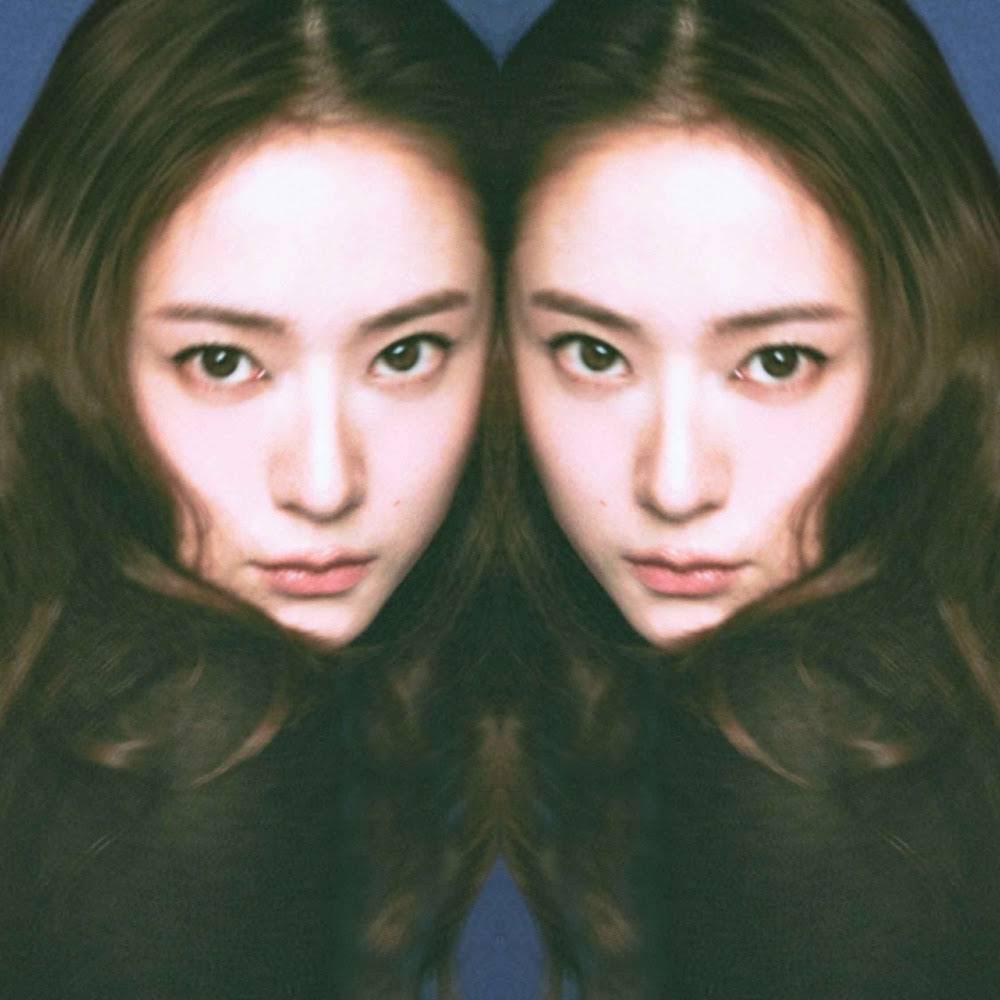 Krystal早在15歲時就以女團f(x)成員出道，但早早停止偶像期的活動，讓不少粉絲相當惋惜。時隔十年後，Krystal以個人身分回歸，讓老粉相當感動。