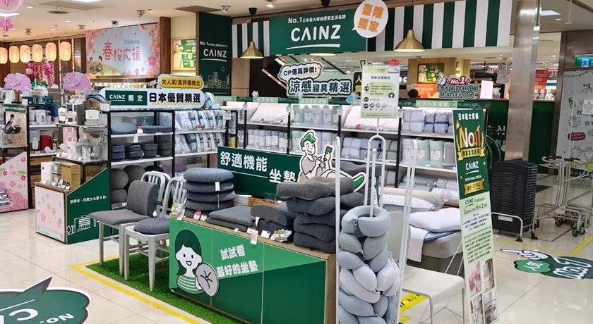 日本最平價居家品牌終於來台！這款薄被涼感又除臭必收 萬用靠墊500有找