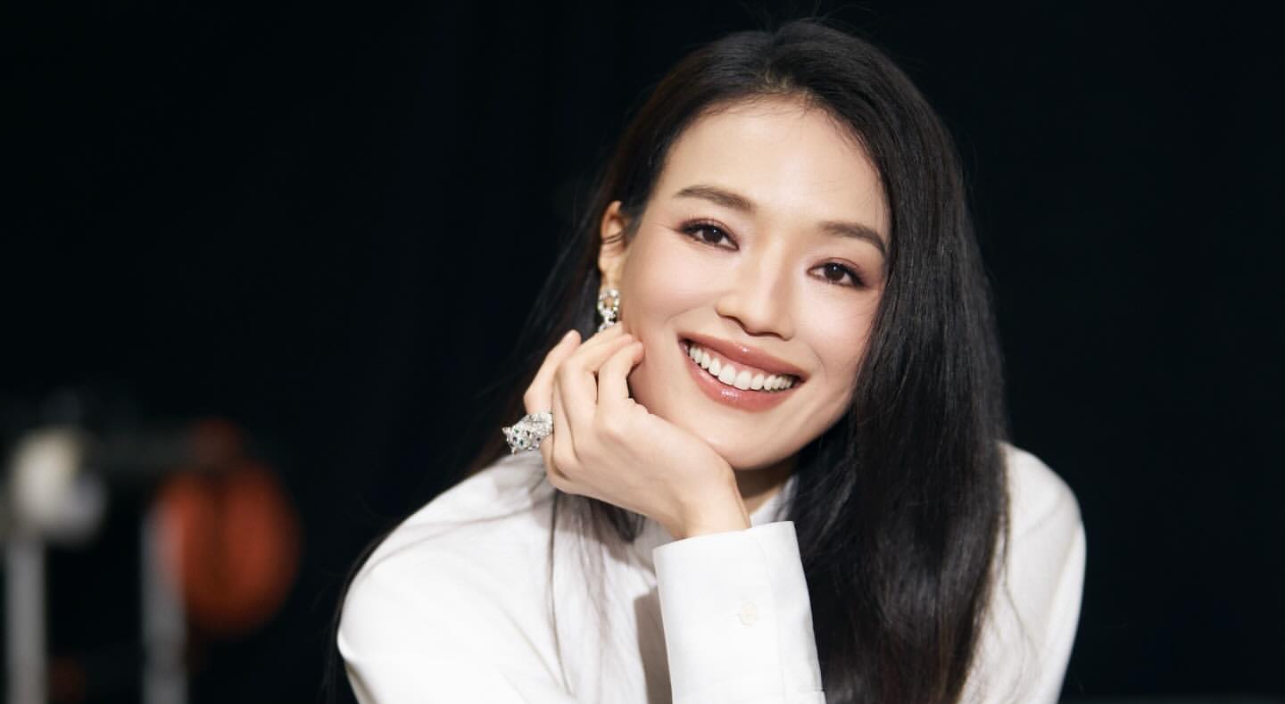 舒淇側身「私密曲線」全曝光！黑白封面尺度超大引遐想