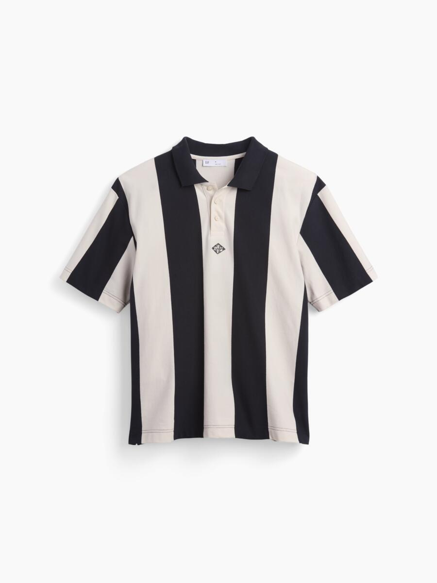 OuiGap系列男裝Polo衫，6月11日於統一時代百貨台北店與南港Lalaport開賣，2,199元。
