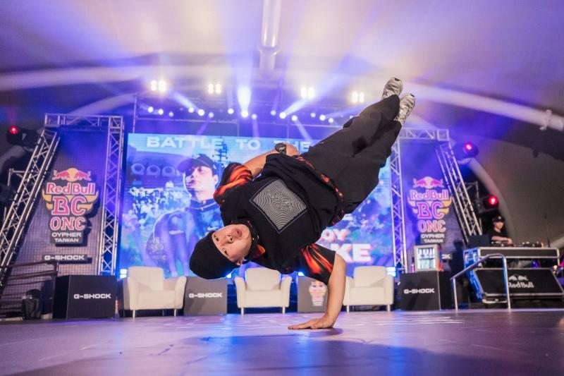 B-Boy Quake擔任2026 Red Bull BC One台灣大賽評審，現場也以精彩演出帶動全場氣氛。（Red Bull提供）