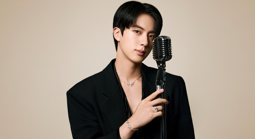 ARMY又暴動了！BTS Jin披黑西裝戴滿鑽珠寶拍大片 同款作品立刻被問翻
