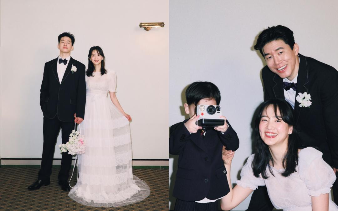 不久前，歡慶結婚11週年的金武烈與尹昇娥，也帶著兒子一起拍攝全家福，一家三口穿起正裝拍攝的照片超有愛。