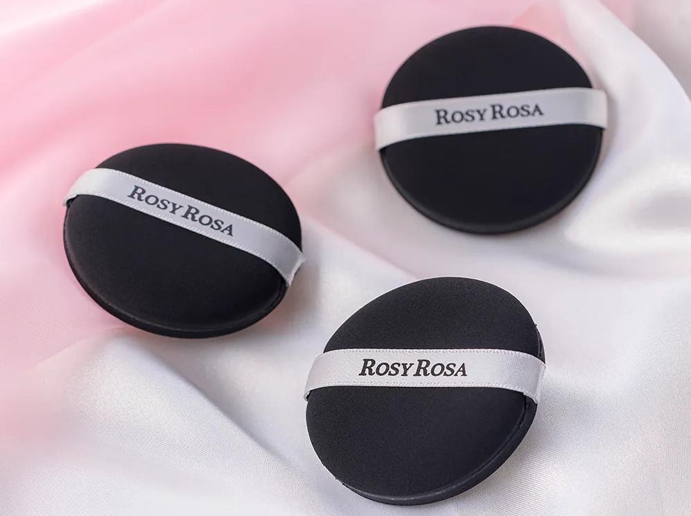 ROSY ROSA全效底妝黑粉撲，二入組239元。