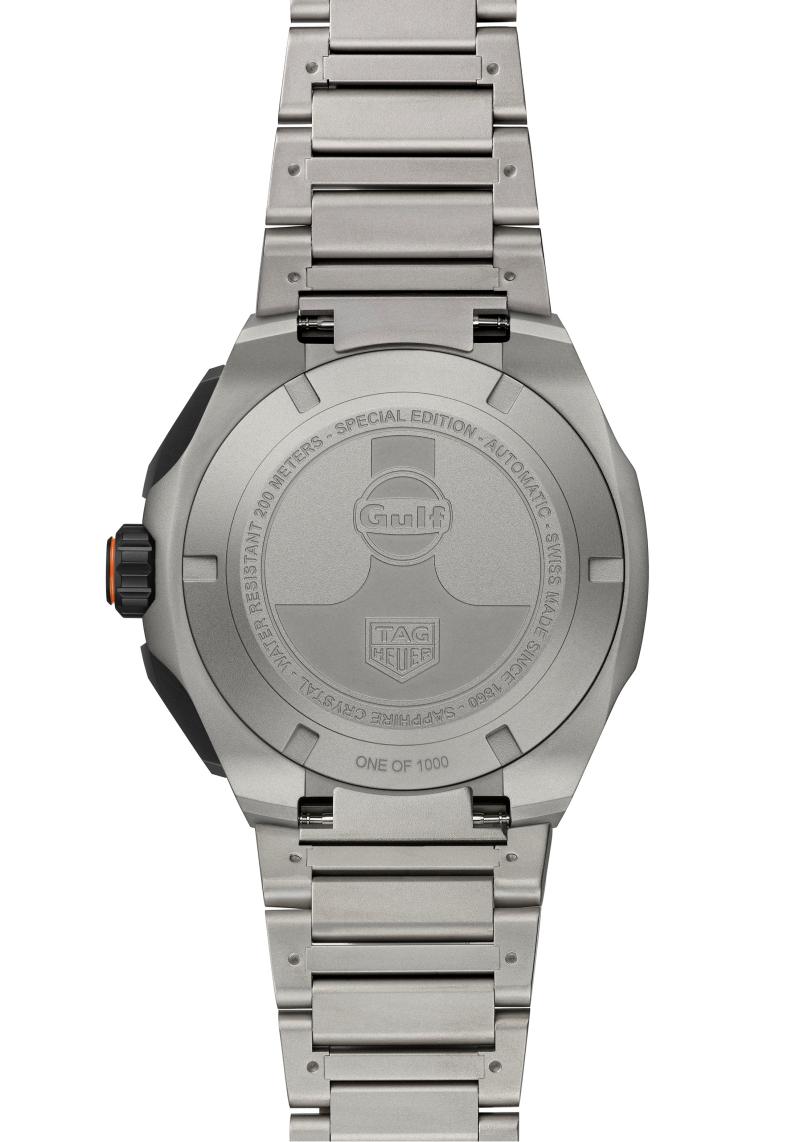 錶背鐫刻Gulf與TAG Heuer標誌，並刻有全球限量1,000只專屬字樣。（TAG Heuer提供）