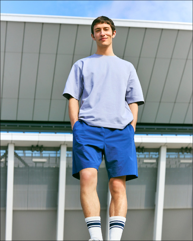 UNIQLO U系列以簡約設計質感廣受消費者歡迎。男女適穿AIRism五分袖棉質寬版圓領T恤，590元。