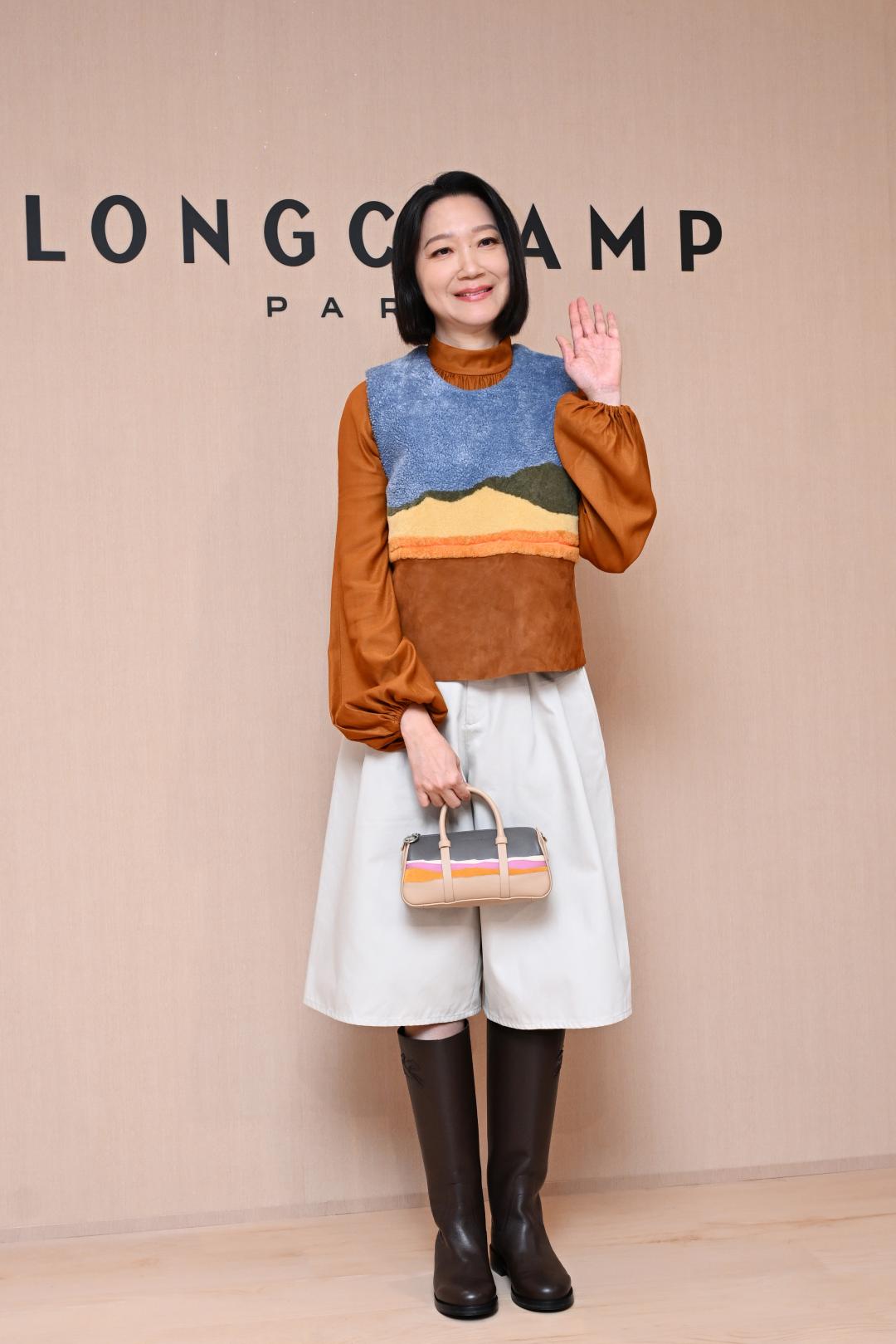 曲家瑞演繹LONGCHAMPＸCaroline Hélain聯名系列，透露已提前做藝術家功課，對Caroline Hélain的設計功力「甘拜下風」。（圖／記者胡舜翔攝）