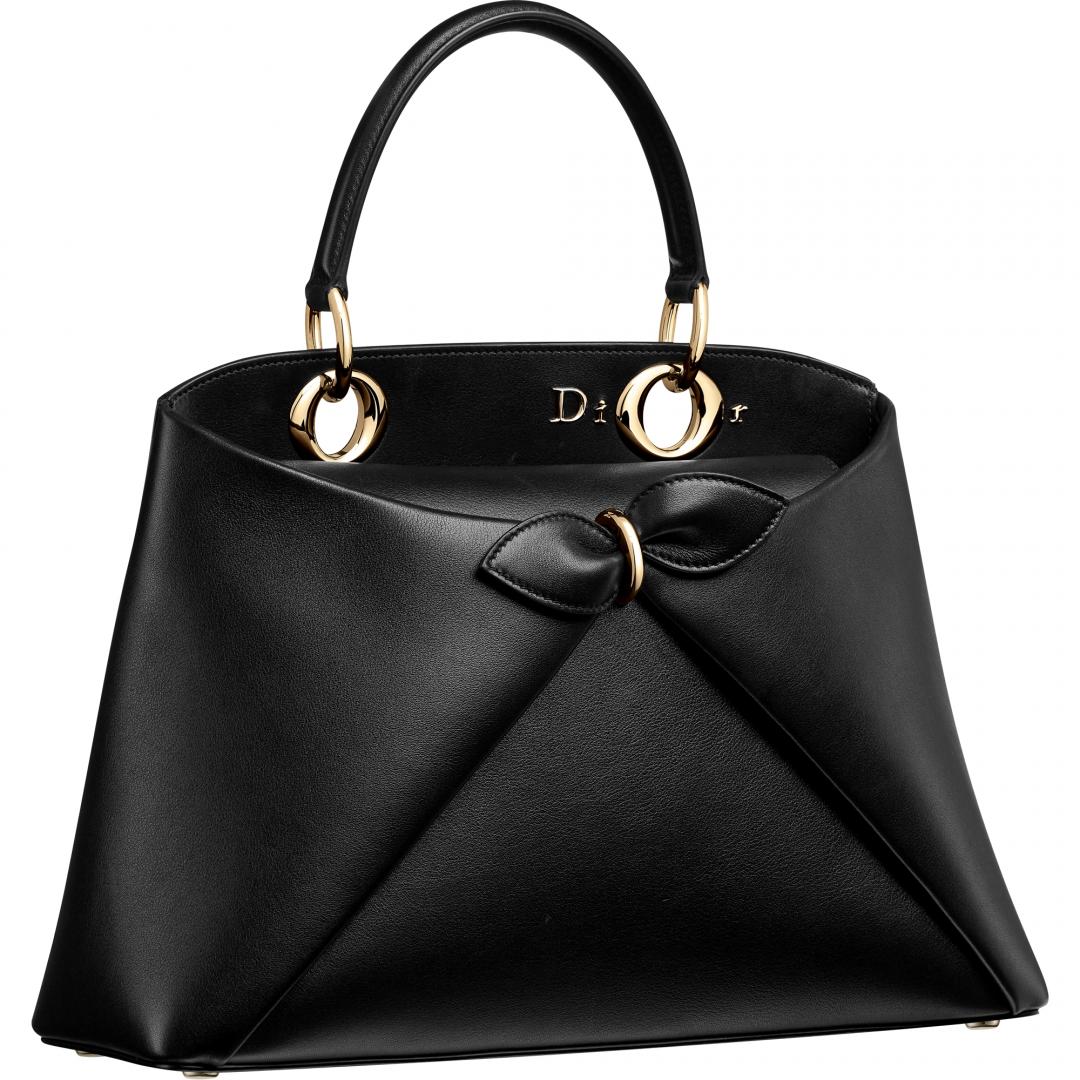 Dior Cigale 黑色小牛皮中型提包，180,000元。（Dior提供）