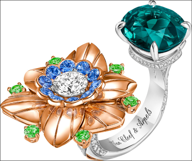 Van Cleef & Arpels Signature高級珠寶系列Jonquille Between the Finger戒指，18K玫瑰金、18K白金鑲嵌1顆6.15克拉枕形切割綠藍色碧璽、藍寶石、沙弗萊石、鑽石，8,800,000元。