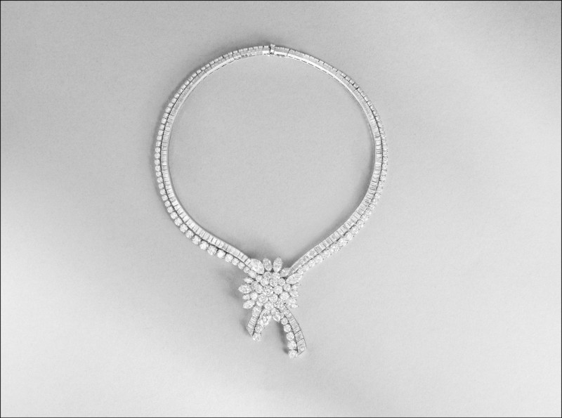 Van Cleef & Arpels Heritage高級珠寶系列Stalactite項鍊與可拆式胸針（1963年），Pt 850鉑金、Osmior白K金、18K白金鑲嵌鑽石，86,000,000元。