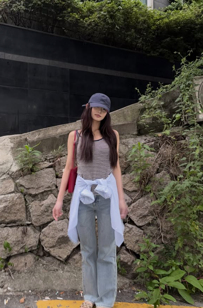 子瑜的私服穿搭如鄰家女孩。