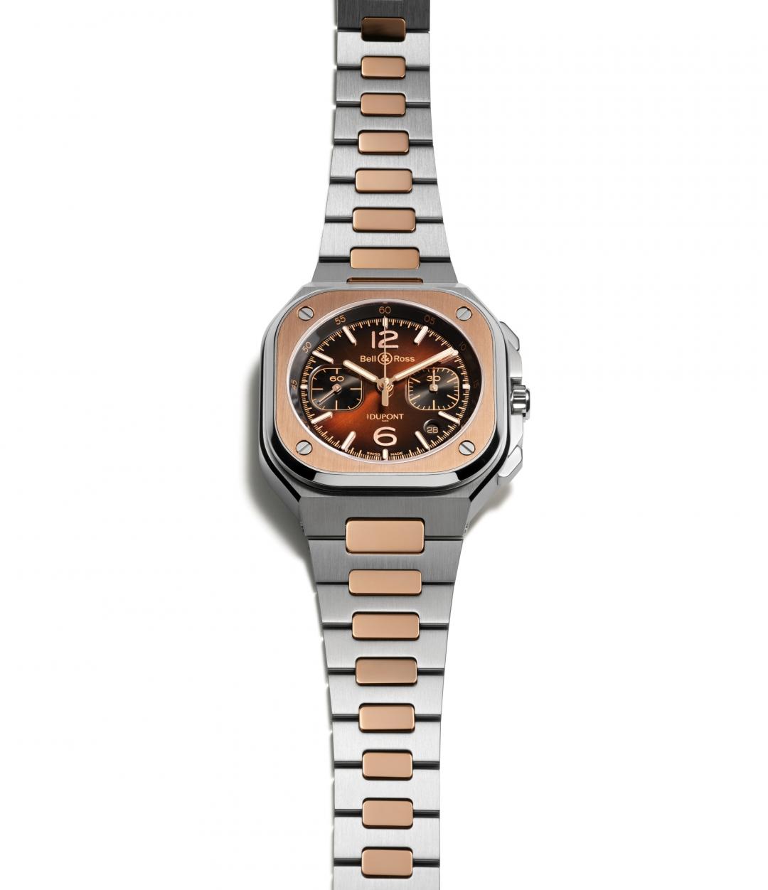 Bell & Ross BR-05 Chrono S.T. Dupont計時腕錶，42毫米精鋼錶殼搭配精鋼鍊帶，限量150只，640,000元。（Bell & Ross提供）