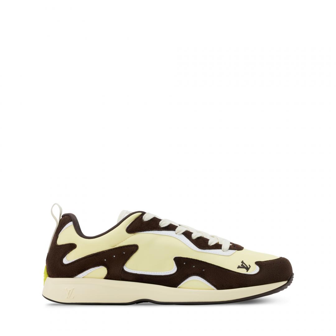 LV Drop 300 Sneaker鵝黃色款，搭配深咖啡色麂皮細節，展現復古配色與現代設計的融合。（Louis Vuitton提供）