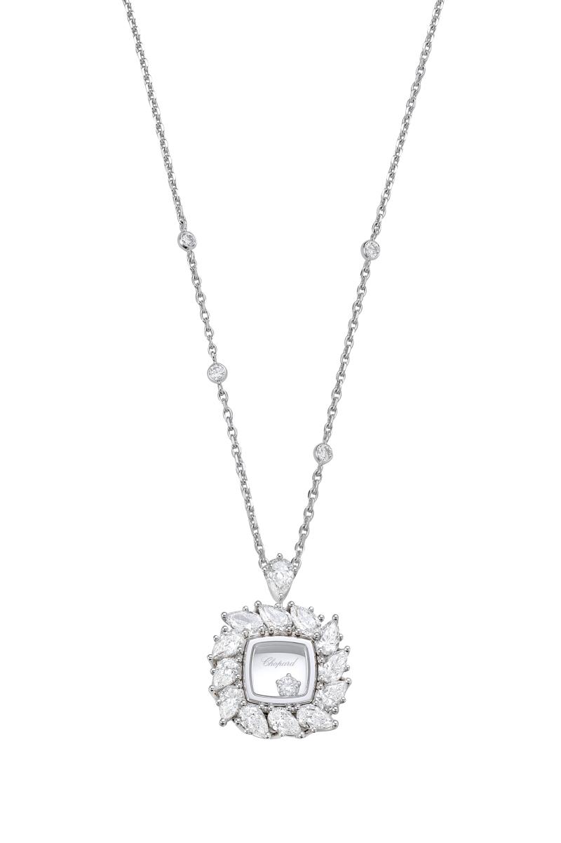 Happy Diamonds Joaillerie系列18K白金TV造型項鍊，鑲嵌總重1.93克拉梨形鑽石，內含一顆0.05克拉滑動鑽石，754,000元。（Chopard提供）