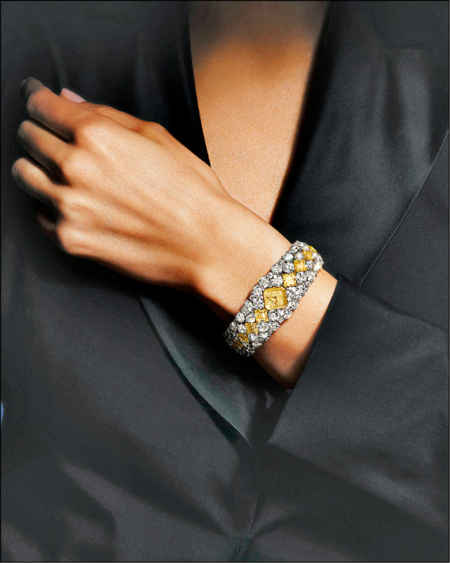 海瑞溫斯頓「Talk to Me, Harry Winston」頂級珠寶腕錶黃鑽款，八角形錶盤與Asscher切割黃鑽強調幾何美感。